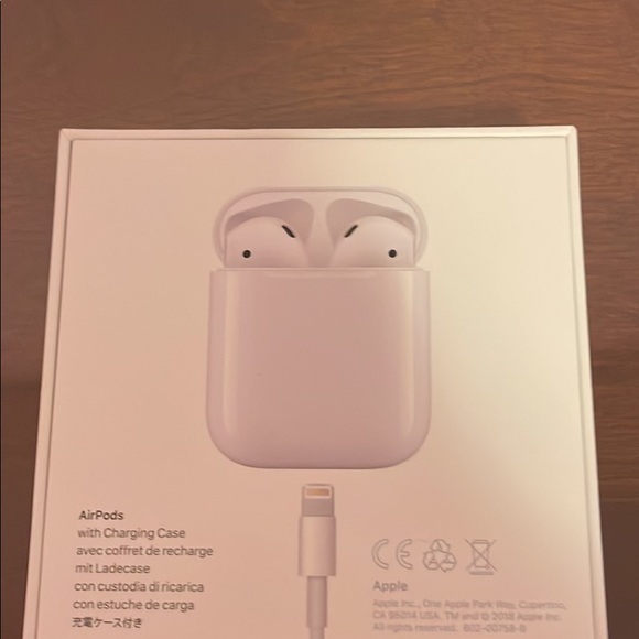 Second generation Apple AirPods - Picture 5 of 7